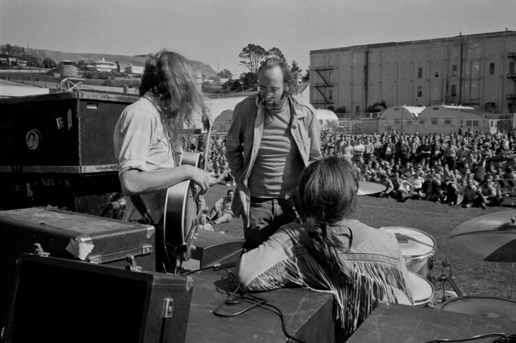 BW_SQ002: San Quentin concert for Bread & Roses
