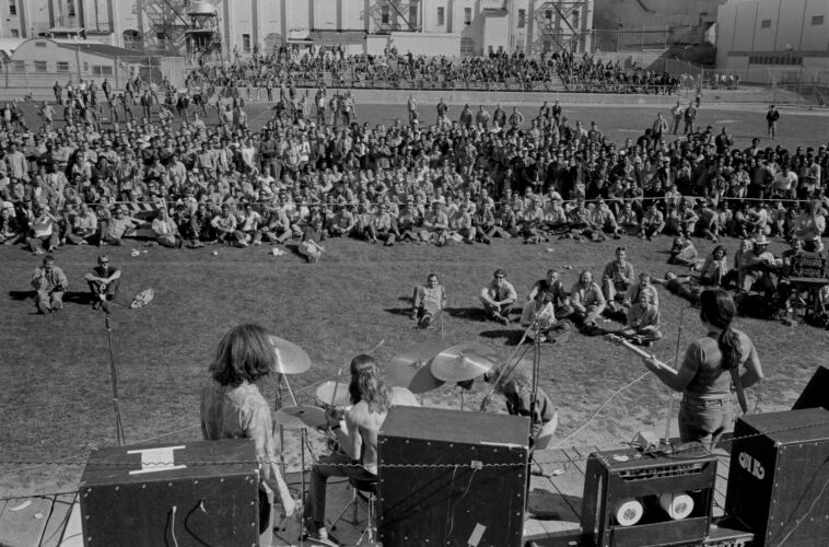 BW_SQ003: San Quentin concert for Bread & Roses