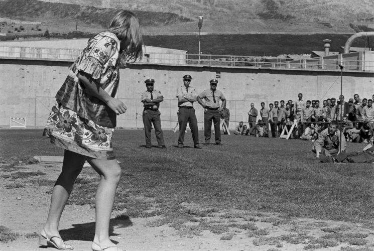 BW_SQ007: San Quentin concert for Bread & Roses