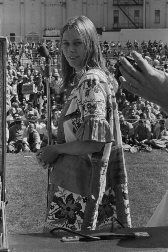 BW_SQ010: San Quentin concert for Bread & Roses