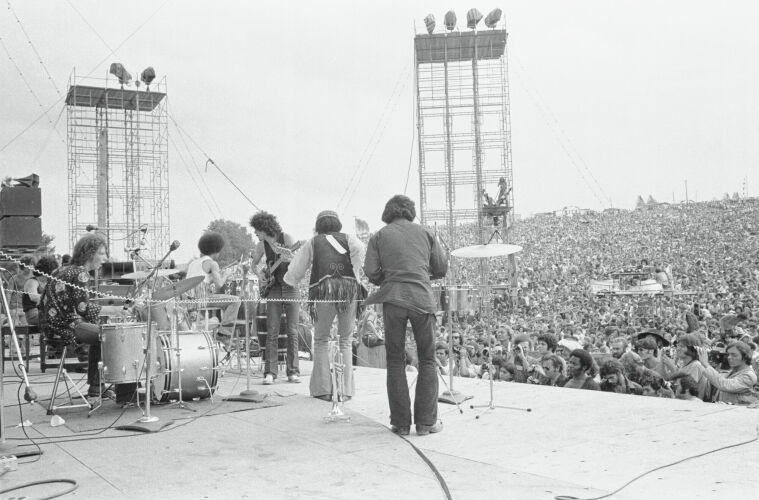 BW_WS007: Carlos Santana and band on Stage