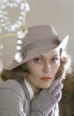 Faye Dunaway : Photograph: DK_FD012 | Iconic Licensing