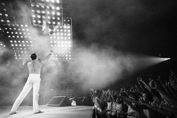 Queen : Photograph: DOR_QU020 | Iconic Licensing