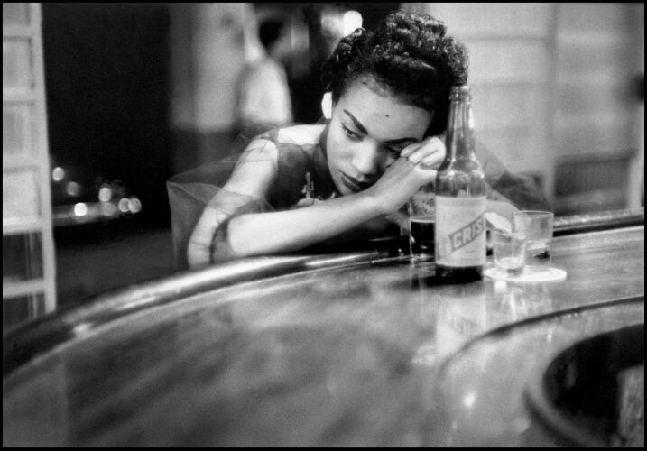 EA_CU001: Bar girl in Cuba