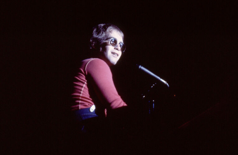 EC_EJ052: Elton John