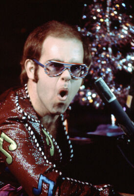 EJ049 : Elton John - Iconic Images