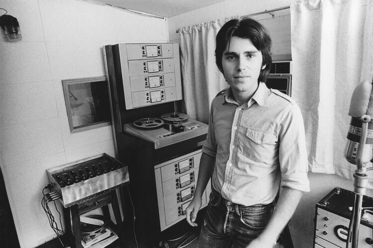 EC_ER002: Emitt Rhodes