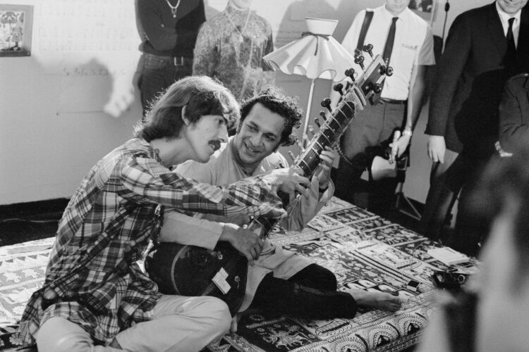 EC_GH007: George Harrison and Ravi Shankar