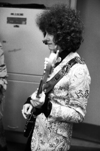 EC_JH078: Noel Redding Backstage