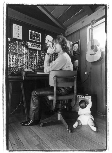 EC_TBY011_scan2: Roger McGuinn at Home