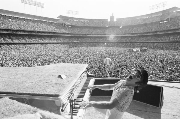 EJ181 : Elton At Dodger Stadium - Iconic Images