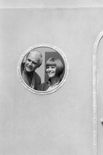 ES_SEC014: Sean Connery & Claudia Cardinale