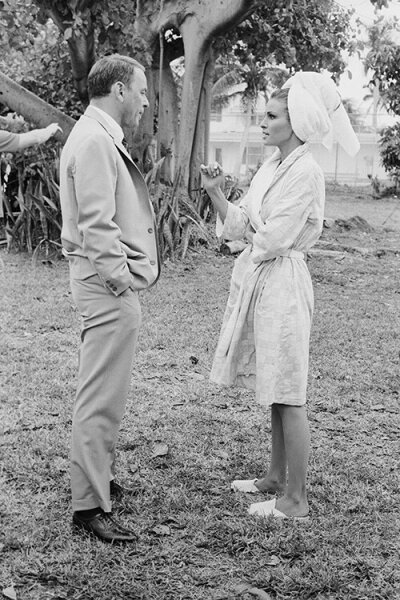 FS195: Frank Sinatra and Raquel Welch