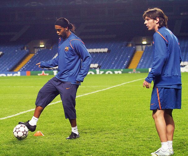GB_PE170: Lionel Messi and Ronaldinho Gaúcho
