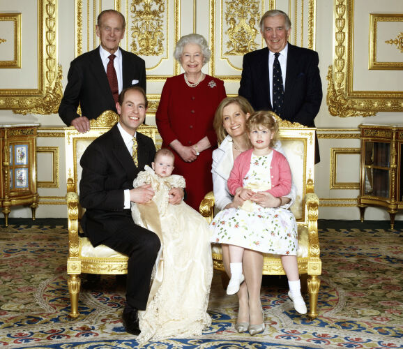 JS_RO046: The Royal Family