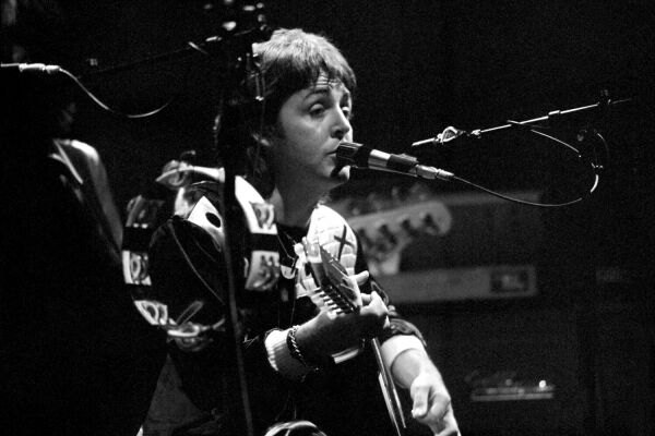 Paul McCartney : Photograph: MB_MU_PM008 | Iconic Licensing