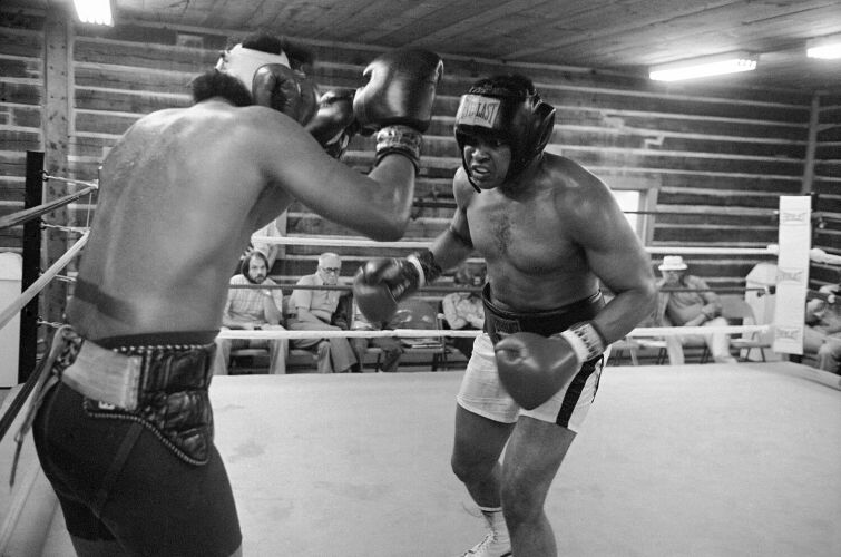 MB_SP_MA017: Muhammad Ali at the training camp