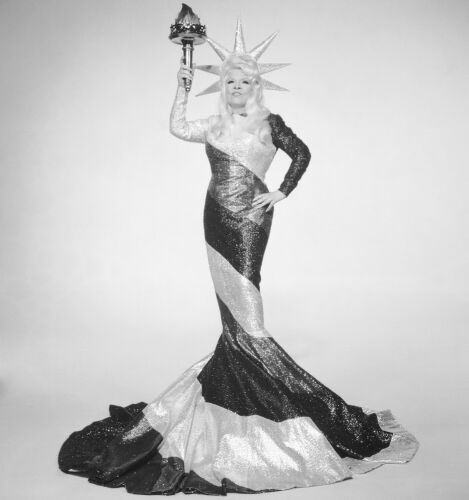 MW002: Mae West As Liberty