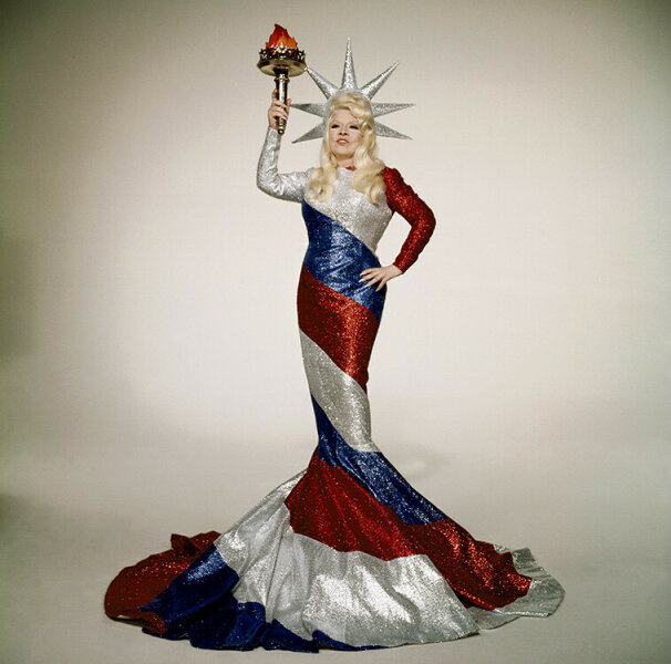 MW005: Mae West As Liberty