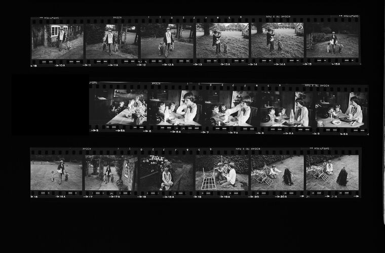 MW_A0011_A: Mia Farrow and children