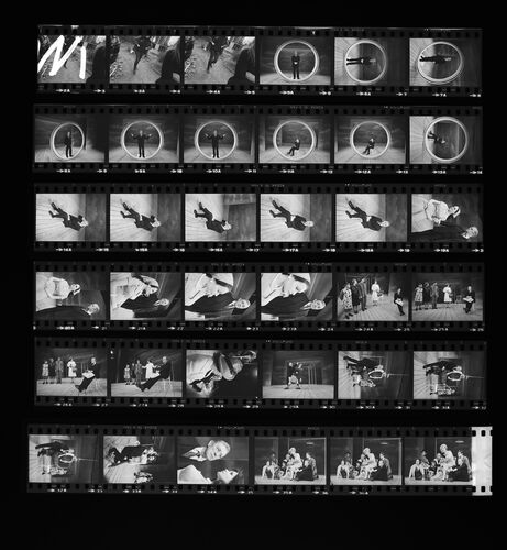 MW_A0039_A: Alec Guiness and Madeline Smith