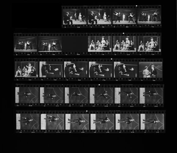 MW_A0039_B: Alec Guiness and Madeline Smith