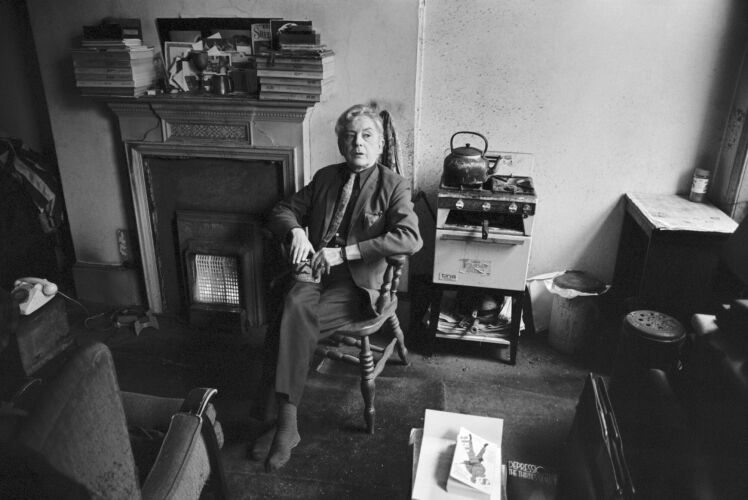 MW_AU003: Quentin Crisp in his room