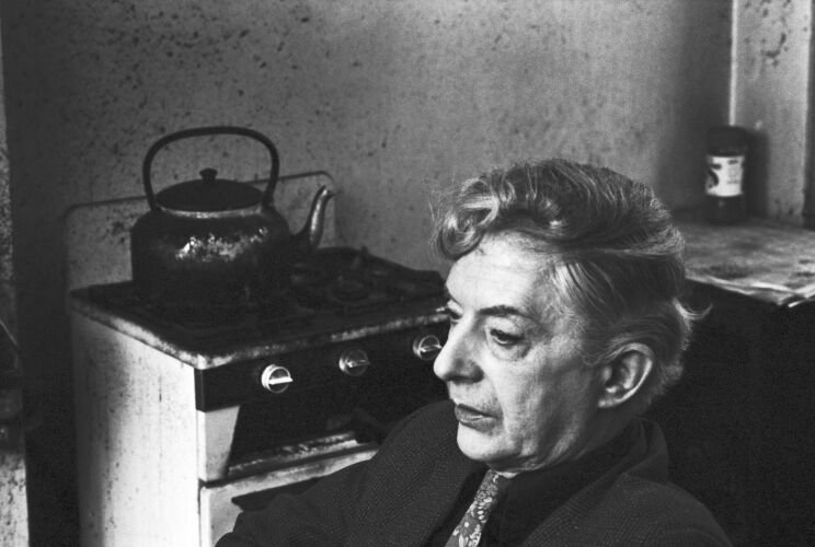 MW_AU007: Quentin Crisp in his room