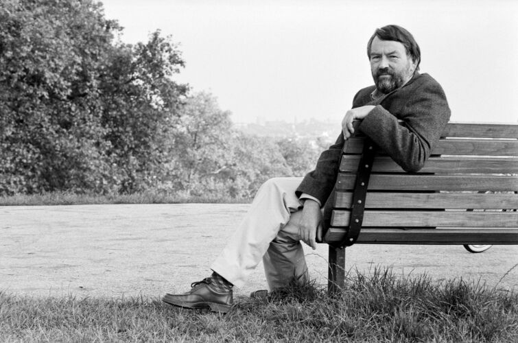 MW_AU009: John Fowles