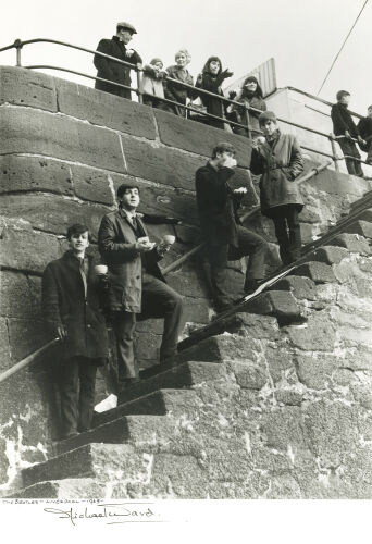 MW_MU013: The Beatles on steps
