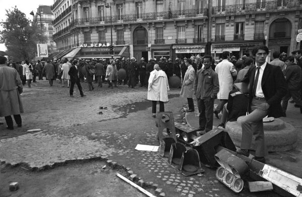 Paris Riots, May 1968 : Photograph: MW_ST016 | Iconic Licensing