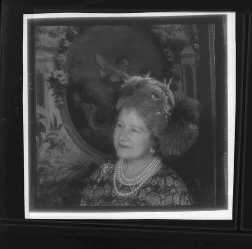 NP01A4_026: Queen Mother