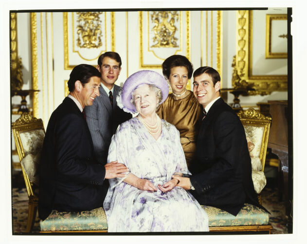NP04D3_055L: Queen Mother and her grandchildren