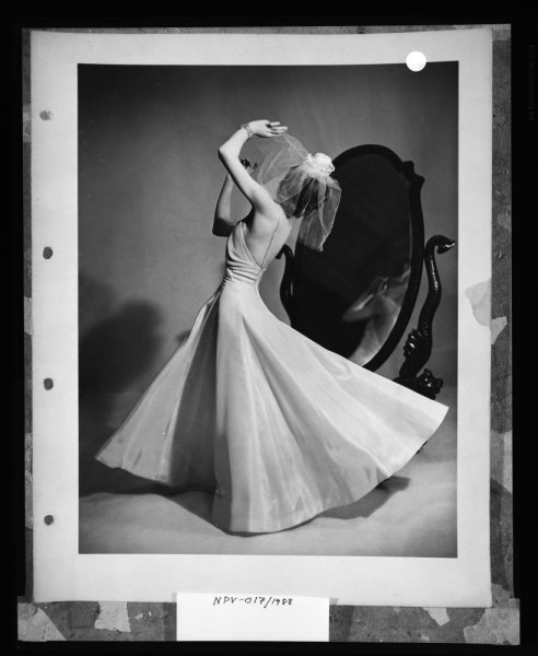 NP04D4_1930s_undated001: Wedding Dress