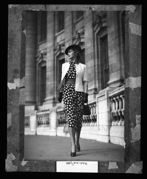 NP04D4_1930s_undated007: Polka Dot Fashion