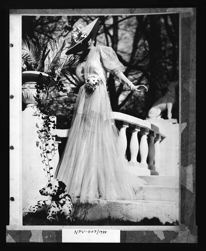 NP04D4_1936_002B: Harrods Dress for Ascott