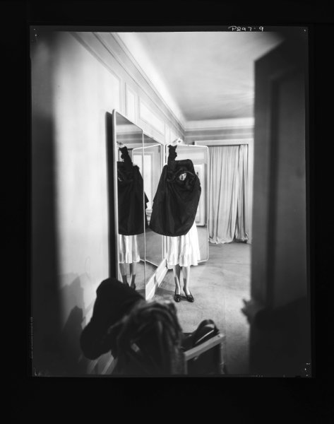 NP05E1_1948_005E: The Lead (Dressing), Vogue
