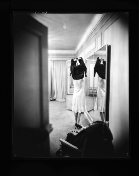NP05E1_1948_006C: The Lead (Dressing), Vogue