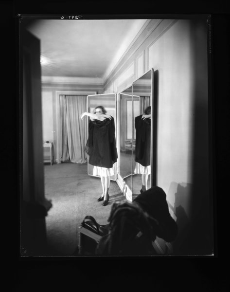 NP05E1_1948_006E: The Lead (Dressing), Vogue