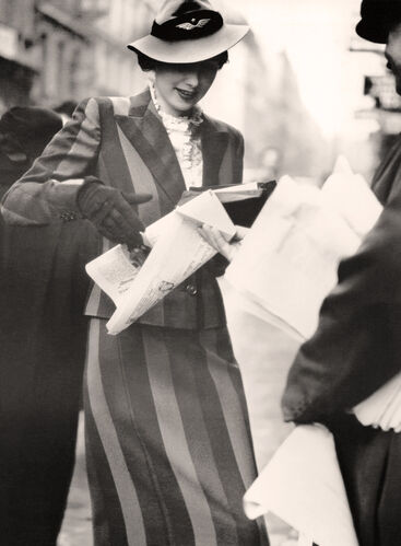 NP_FA_30s003_sepia: News in London