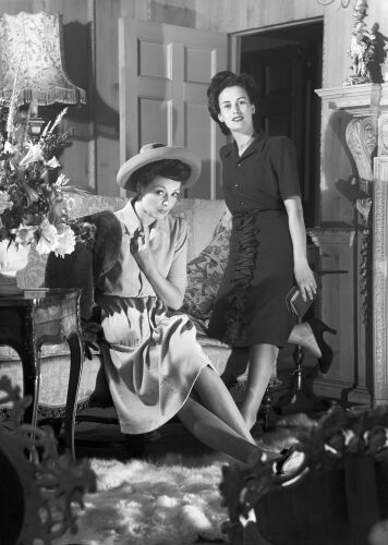 NP_FA_40s082: Vogue Summer 1942 Dorville Advert