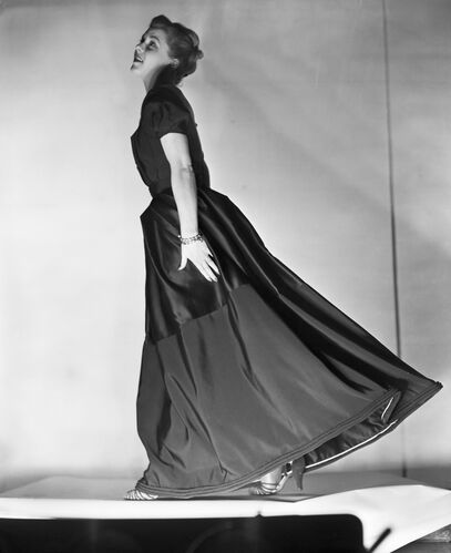 NP_FA_40s124: Bouffant or Sleek