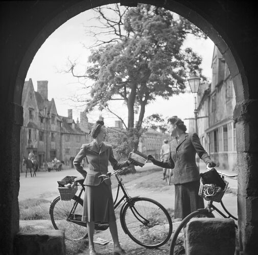 NP_FA_40s154: Country Town Life