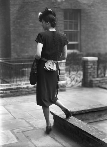 NP_FA_40s207: Couture - Vogue May 1945