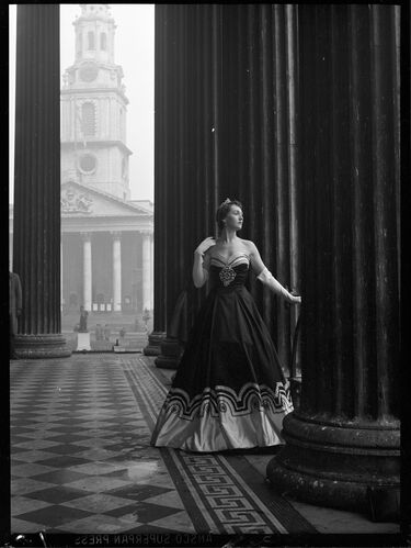 NP_FA_40s246: Trafalgar Square