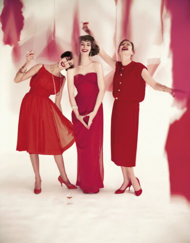 NP_FA_50s037: Ladies in Red