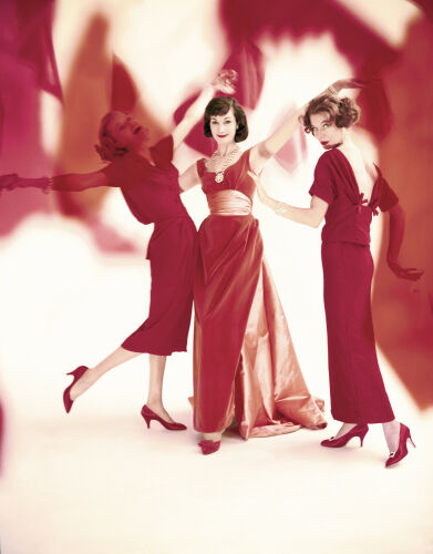 NP_FA_50s040: Ladies in Red