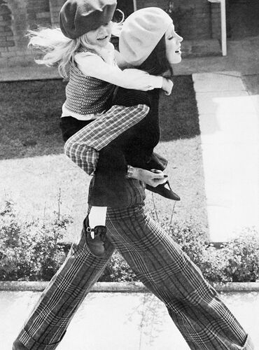 NP_FA_70s033: More Fashion Than Money: What Clothes Together?