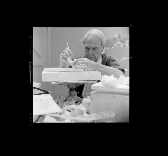 NP_NP01A2_HenryMoore_001: Henry Moore