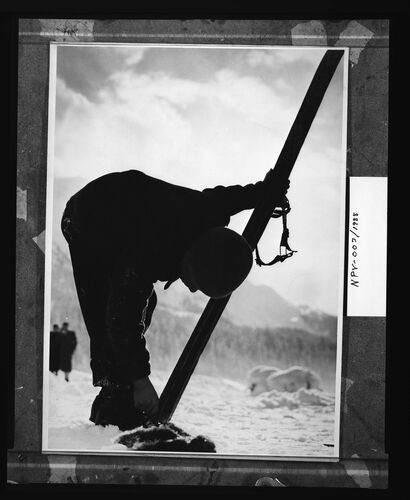 NP_NP04D4_1936_002C: St Moritz - Child Waxing Skis